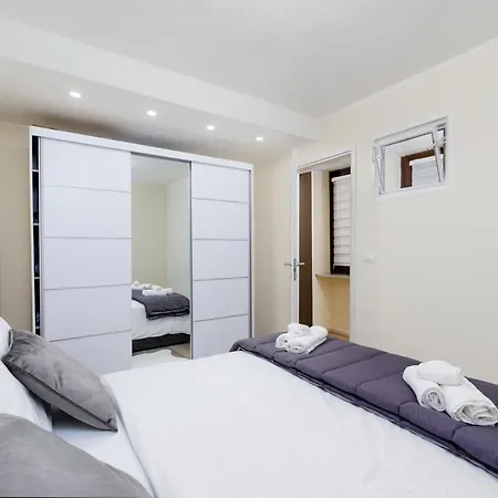 Apartment With Internal Courtyard