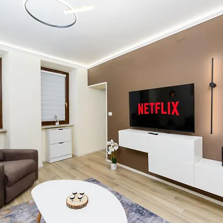 With Internal Courtyard דירה