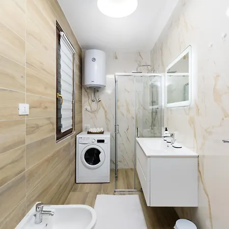 With Internal Courtyard *